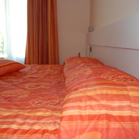 Hotel Flaminio Tavernelle Serrungarina Room photo