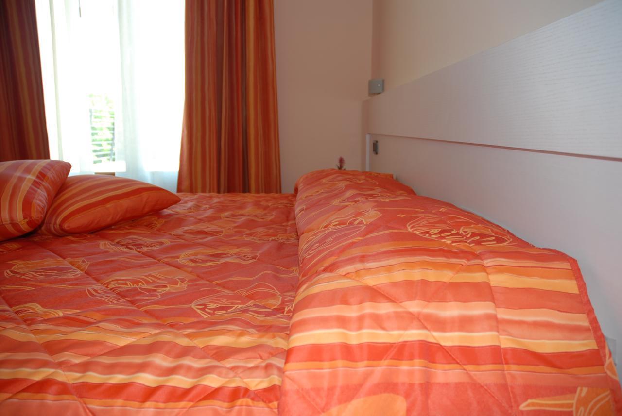 Hotel Flaminio Tavernelle Serrungarina Room photo